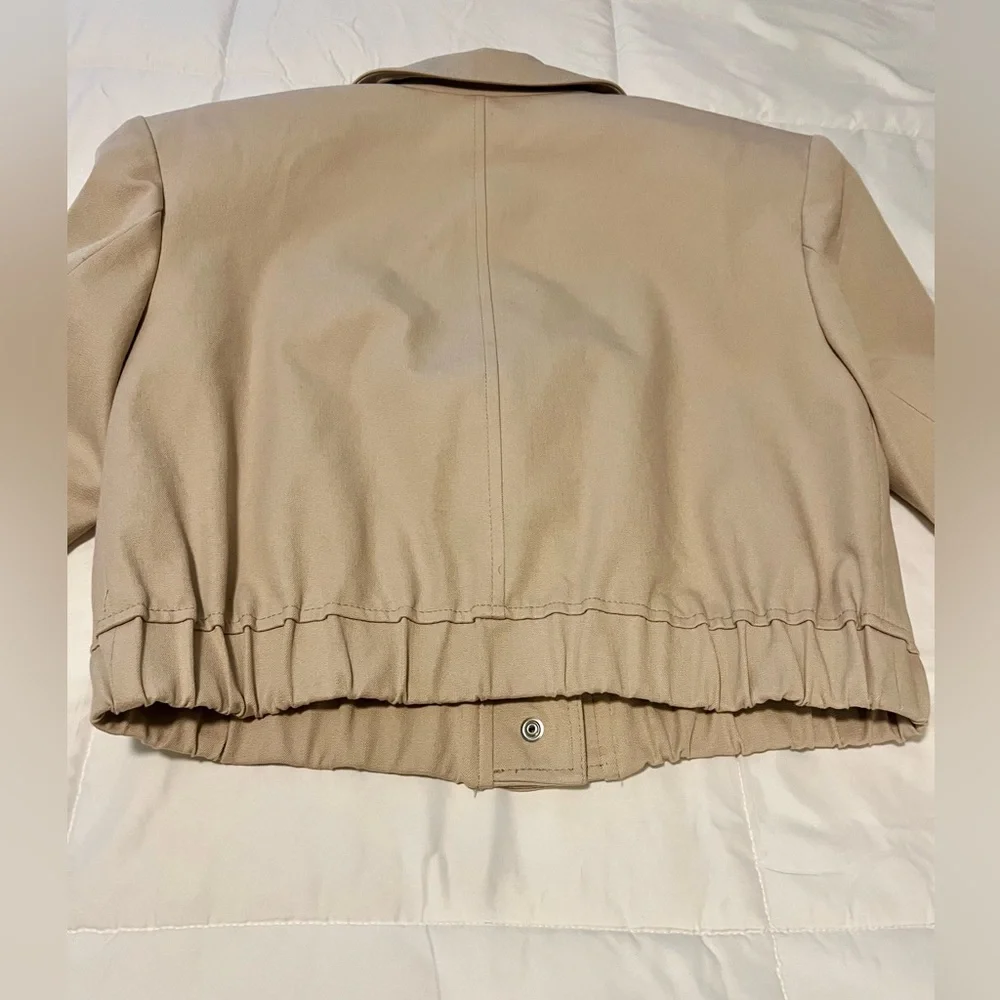 Cropped jacket with shoulder pads - Picture 7 of 8